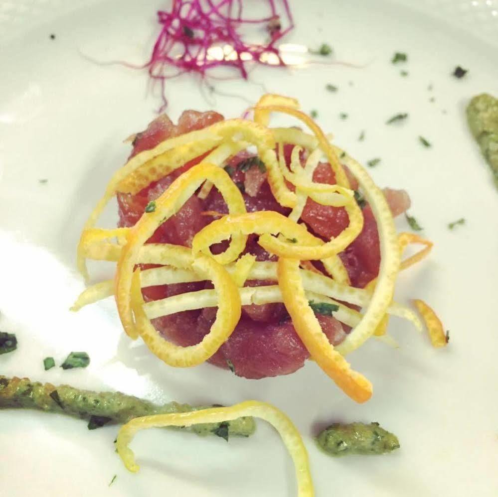 Lo Scacciapensieri Hotel & Restaurant 몬테로니디레체 외부 사진