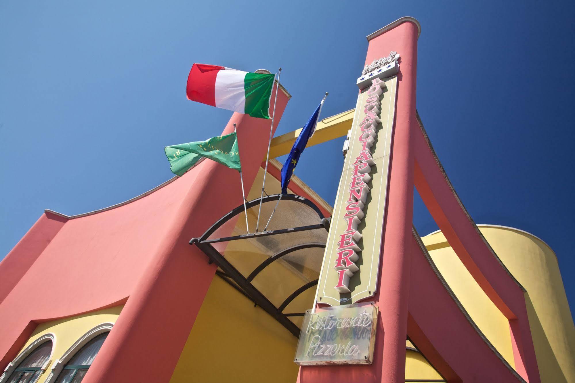 Lo Scacciapensieri Hotel & Restaurant 몬테로니디레체 외부 사진