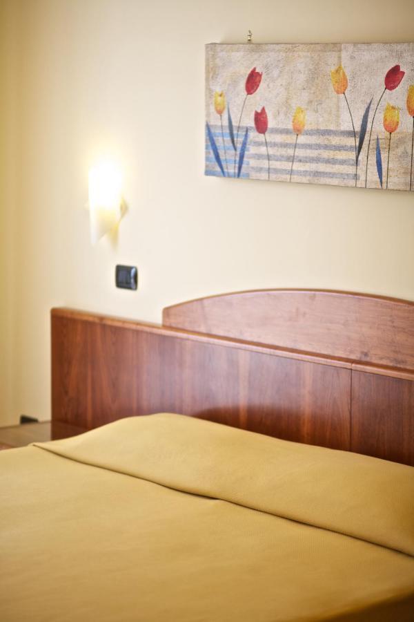 Lo Scacciapensieri Hotel & Restaurant 몬테로니디레체 객실 사진